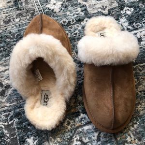 Practically new ugg slippers that don’t fit! Great condition!
